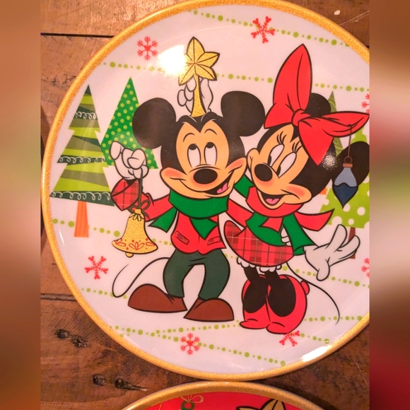 Disney holiday Christmas plates melamine Mickey Minnie set of four Disney store - Picture 4 of 6
